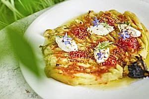 Erwin_baklazhan_na_uglyah_s_adzikoi_i_myagkim_sirom